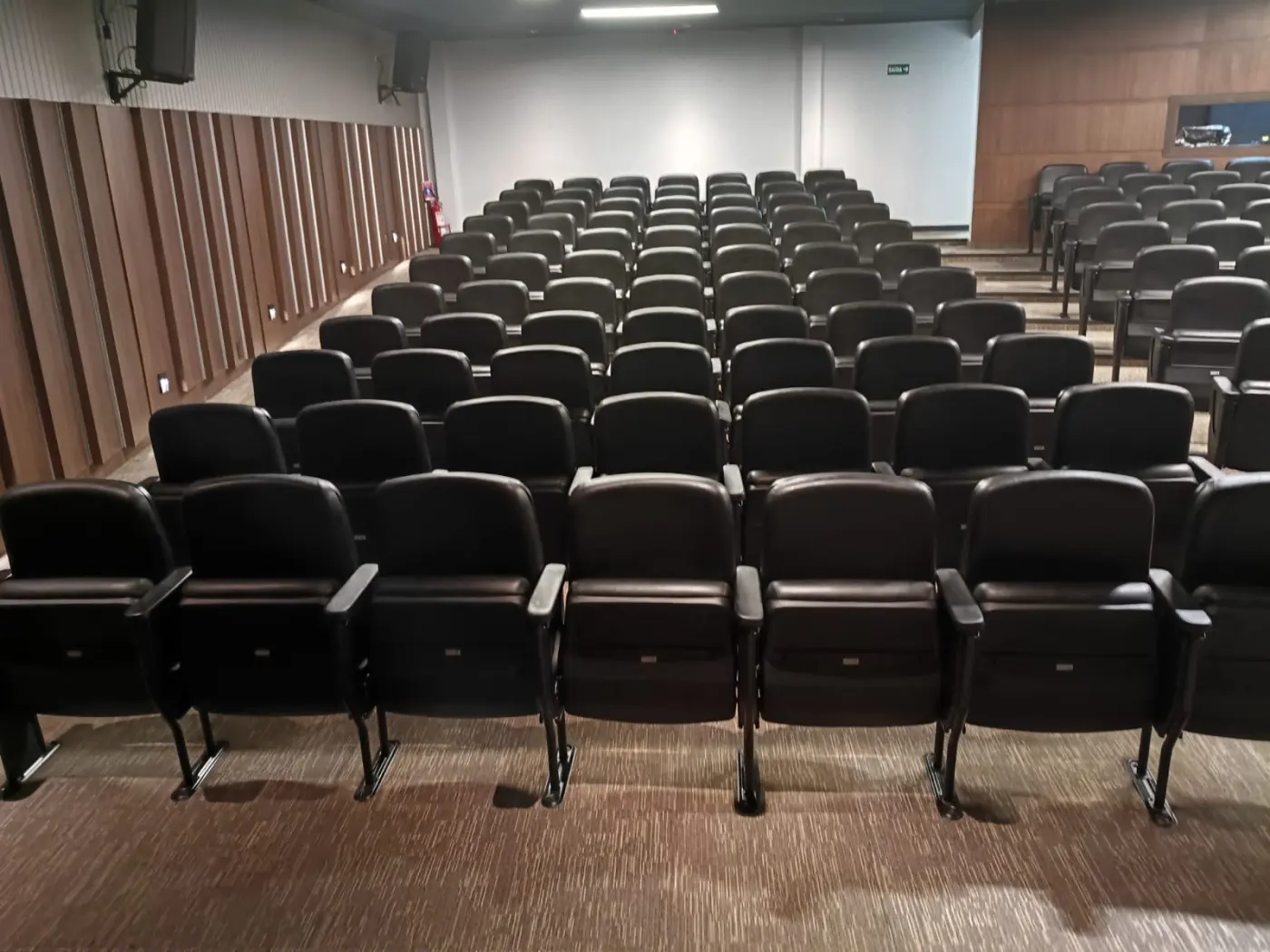 Poltronas do Auditório Manoel Galindo, na sede da ACIC